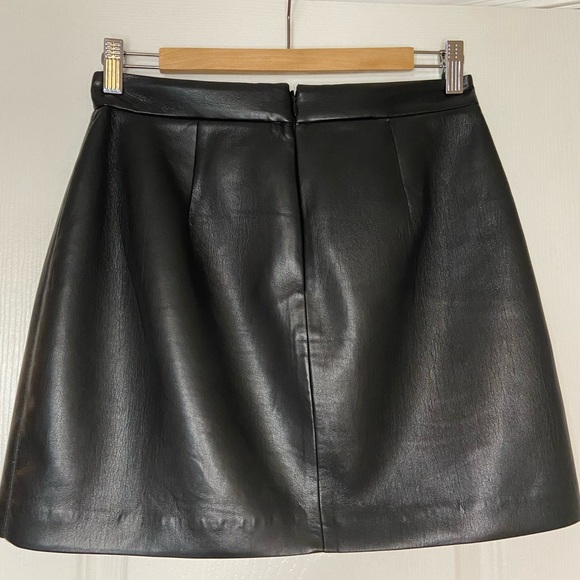 Patio Wilfred Mini Skirt - Aritzia Vegan Leather - Picture 4 of 7